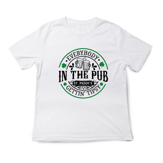 St Patricks Day Everybody in the bar getting tipsy - T Shirt